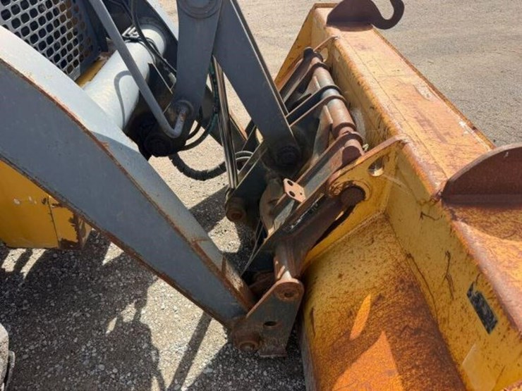 2011-deere-310sj-image-26