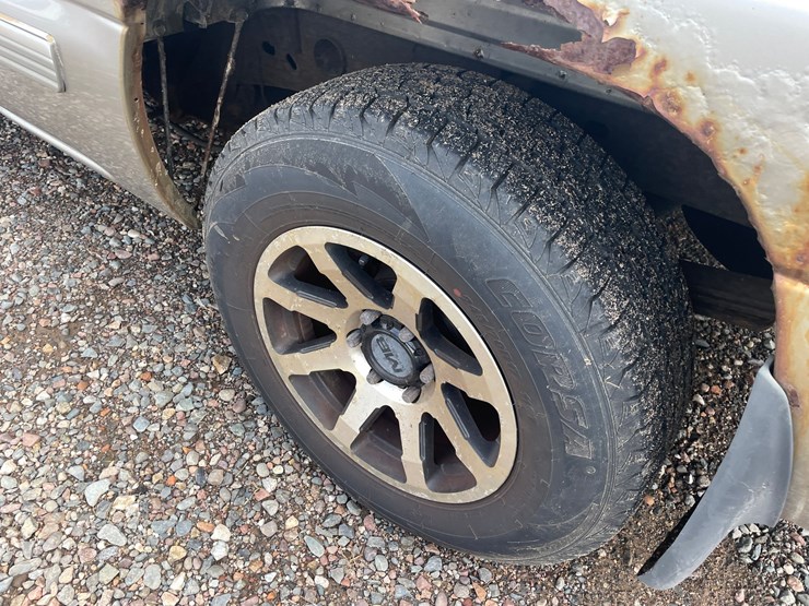 2000-chevrolet-silverado-1500-lt-image-13