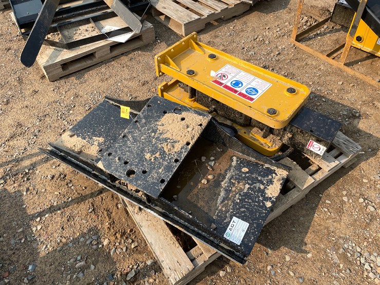 #2063-•-2026-agt-skid-steer-breaker-image-1