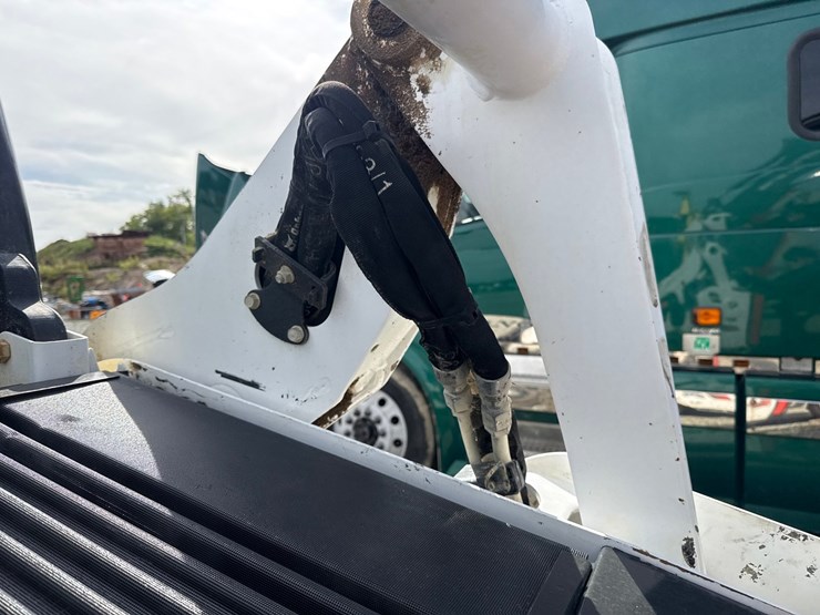 2019-bobcat-t595-image-35