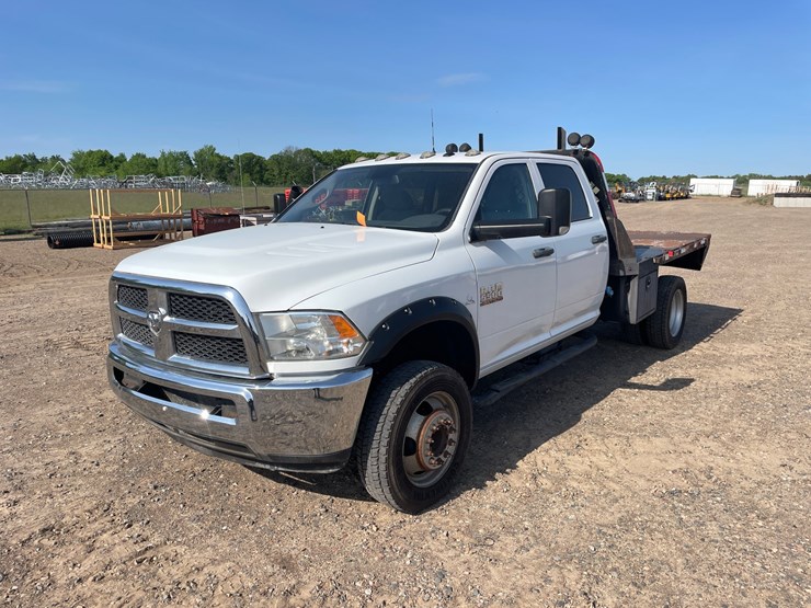 #1485-•-2016-ram-5500-flatbed-truck-(has-mn-salvage-title)-image-1