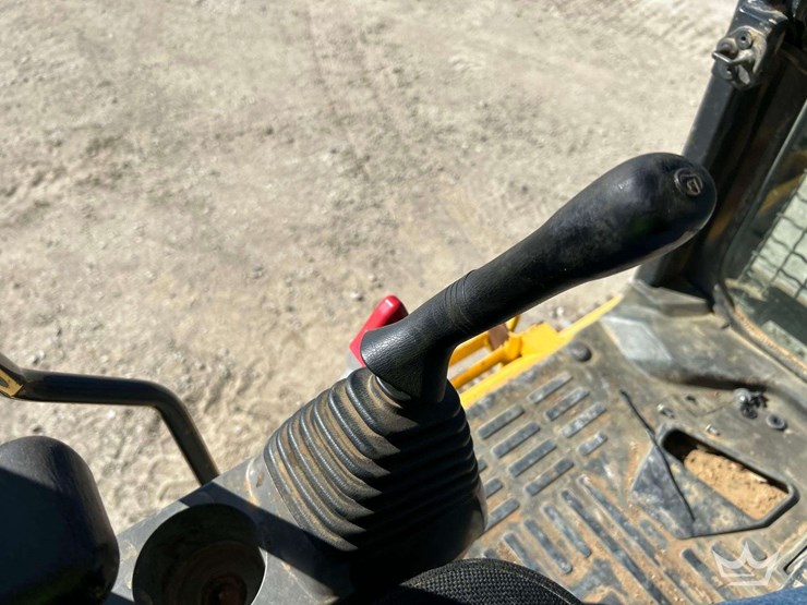 2017-komatsu-pc490lc-11-hydraulic-excavator-image-18