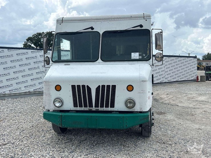 2012-workhorse-w62-image-28