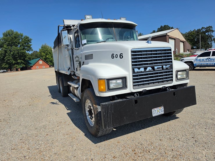 1996-mack-ch600-image-16