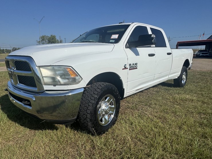 2013-dodge-3500hd-image-1