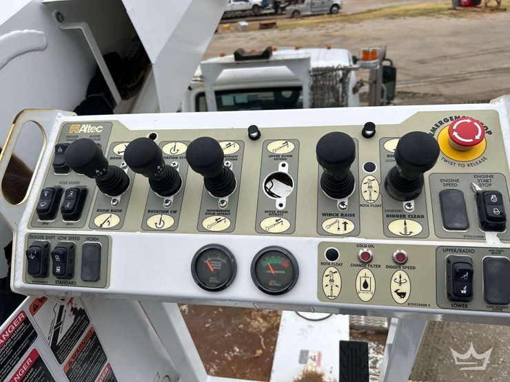 2018-freightliner-m2-106-image-35