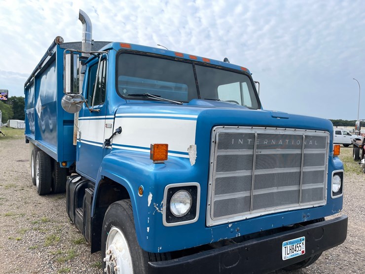 #1451-•-1979-international-f2275-grain-truck-(has-mn-title)-image-6