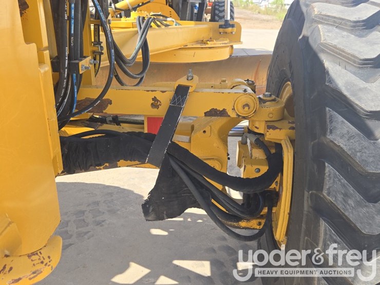 2015-caterpillar-140m3-awd-image-16