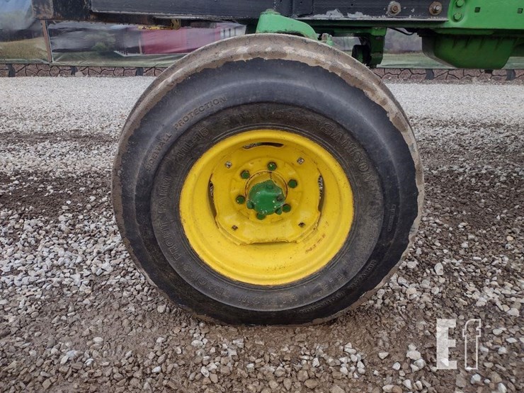 john-deere-2520-image-17