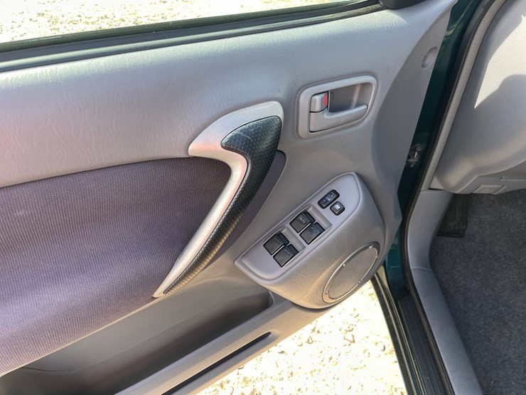 2002-toyota-rav4-image-13