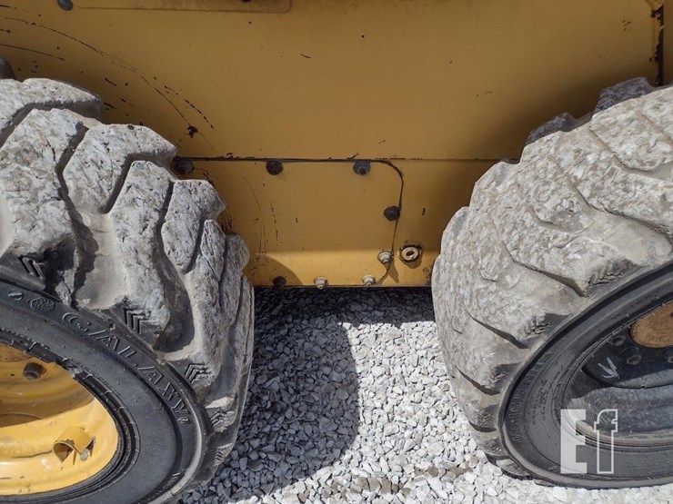 2002-deere-250-image-13
