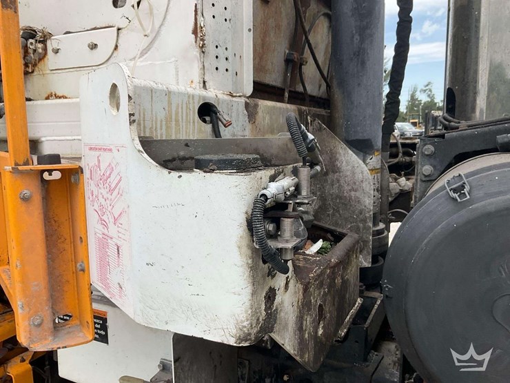 2019-peterbilt-520-image-33