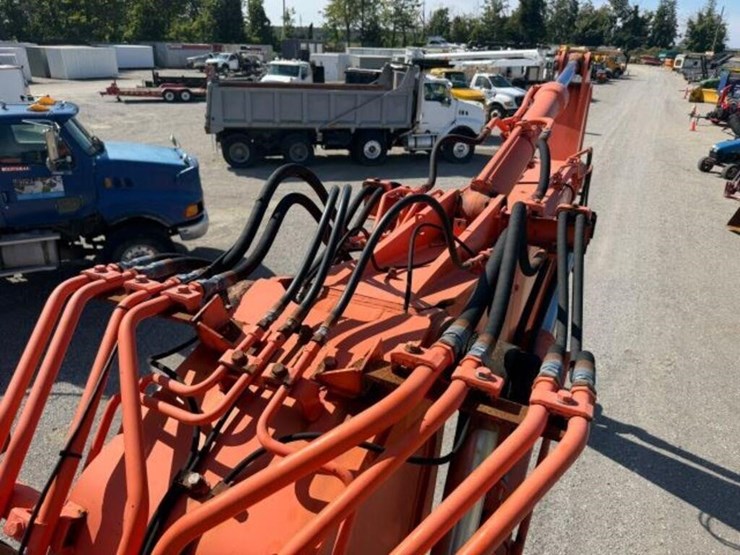 2014-hitachi-zx220w-3-image-39