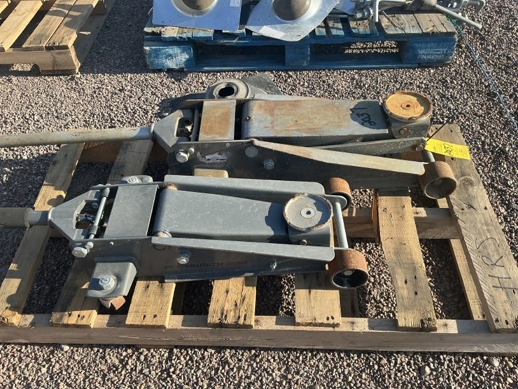 (2)-floor-jacks-image-3