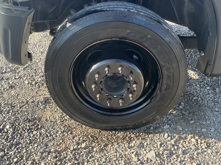 2012-ford-f550-image-11