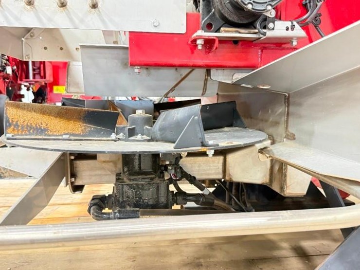 2024-case-ih-trident-5550-image-12