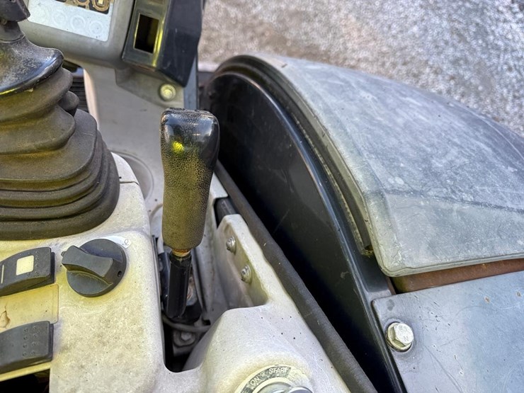 2016-deere-35g-image-23