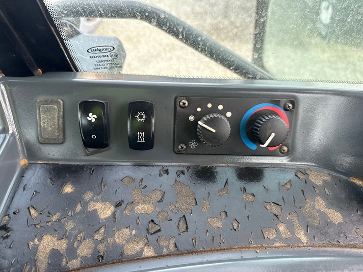 2014-deere-750k-lgp-image-48