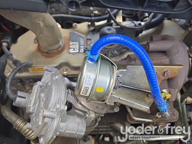 2019-caterpillar-420f2-image-52