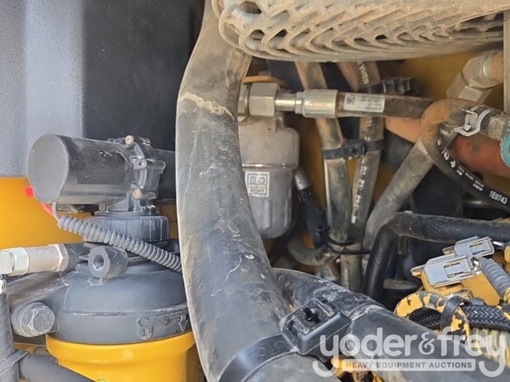 2019-caterpillar-226d-image-35