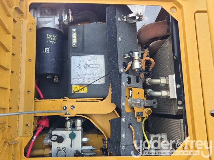 2015-caterpillar-140m3-awd-image-53