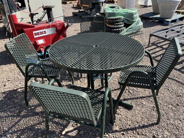 4-person-outdoor-table-&-chairs-image-3