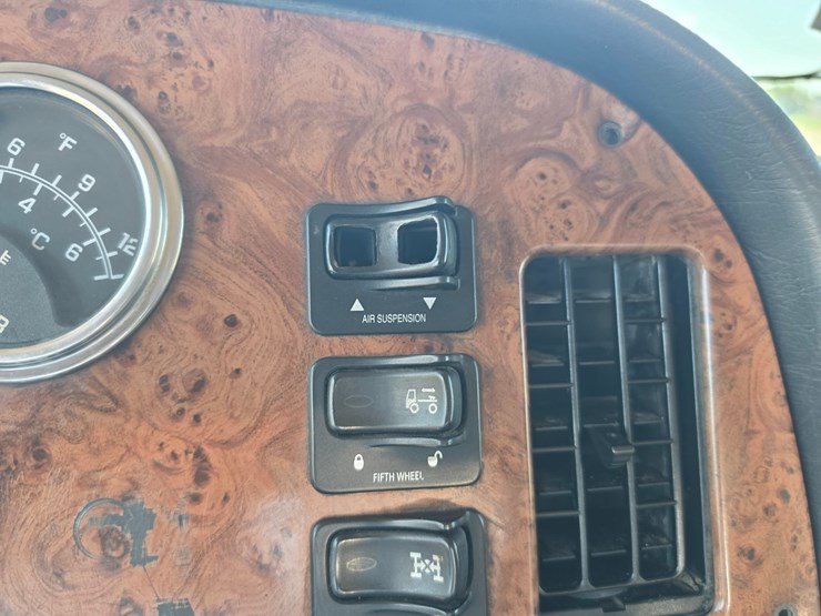 2005-peterbilt-379-image-107