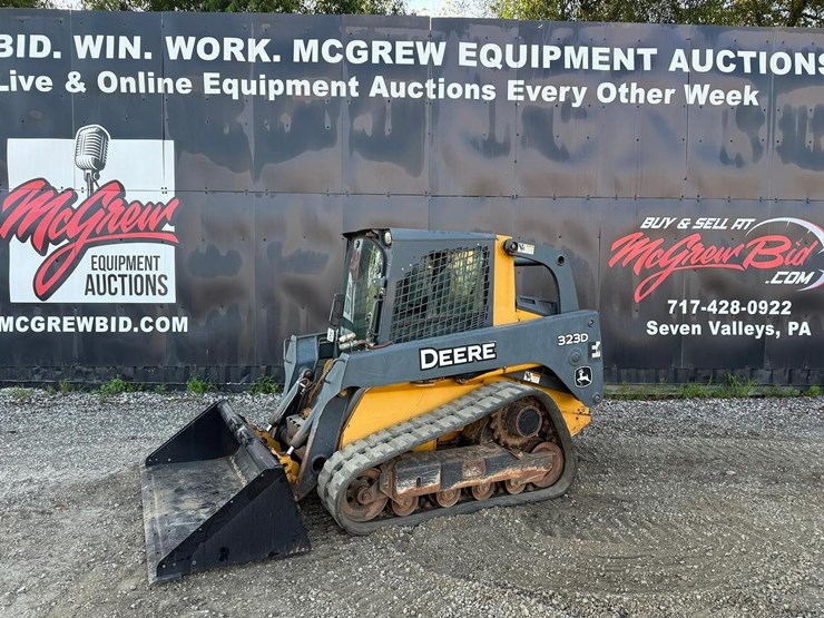 2012-deere-323d-image-1