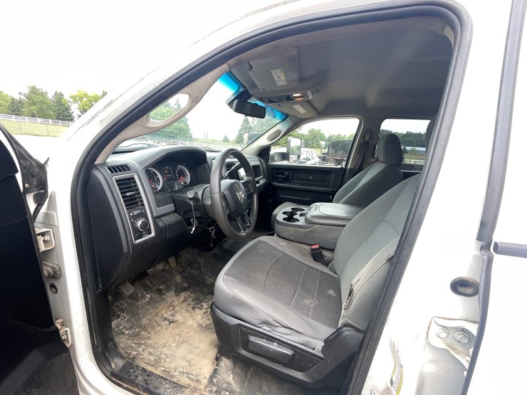#1469-•-2015-ram-4500-service-truck-(has-mn-title)-image-30