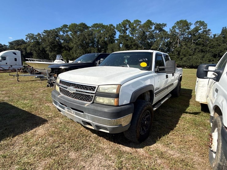 2005-chevrolet-silverado-2500-image-2