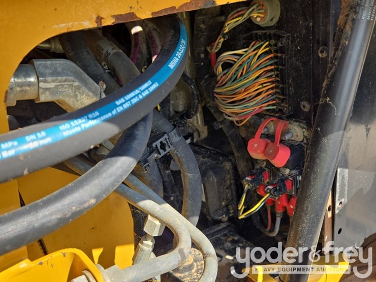 2023-caterpillar-259d3-image-28