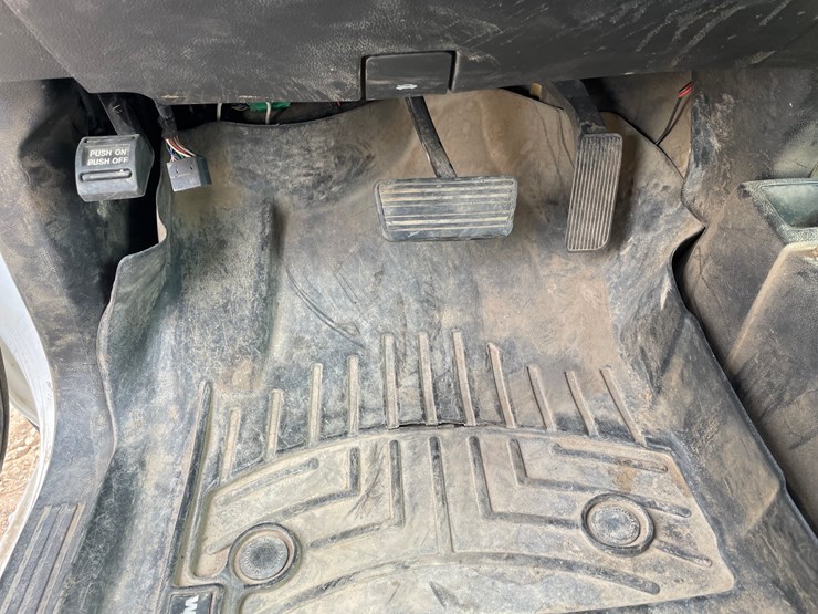 2019-chevrolet-2500-image-21