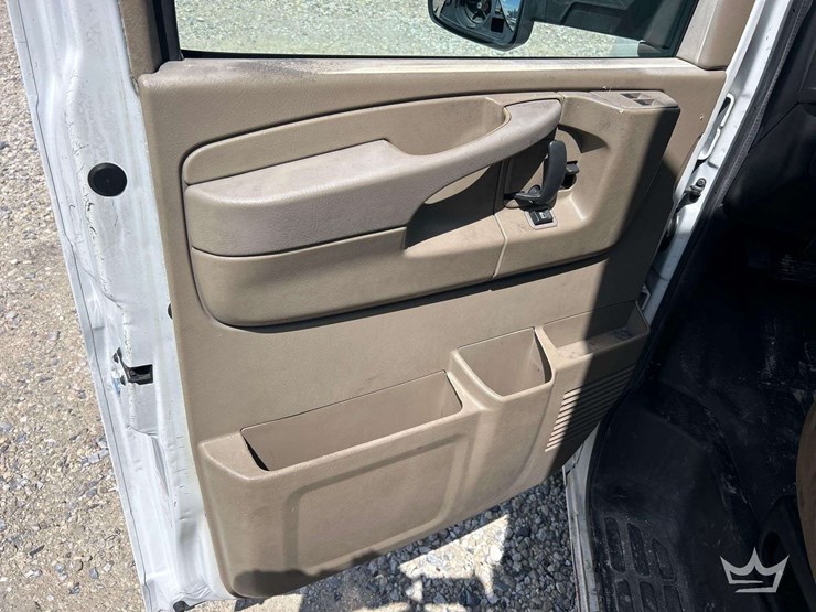 2015-chevrolet-express-4500-image-22