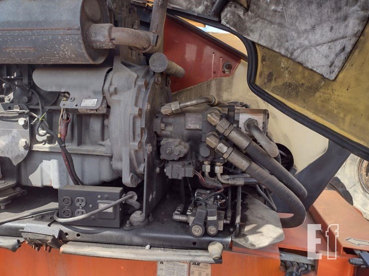 2005-jlg-600a-image-12