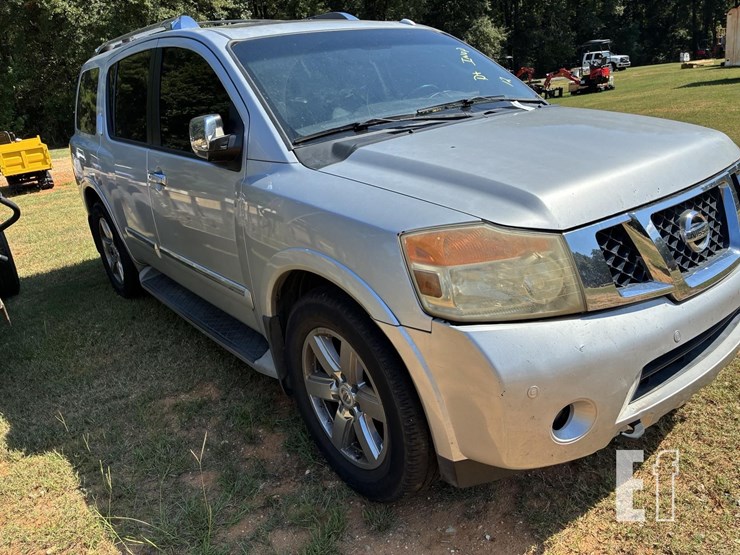 2012-nissan-armada-image-1