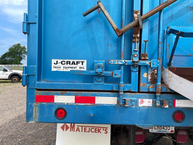 #1451-•-1979-international-f2275-grain-truck-(has-mn-title)-image-16