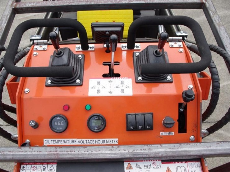 2026-future-ft36c-stand-on-mini-skid-steer-loader,-6"-track-belts,-38"-bucket,-unused-image-4