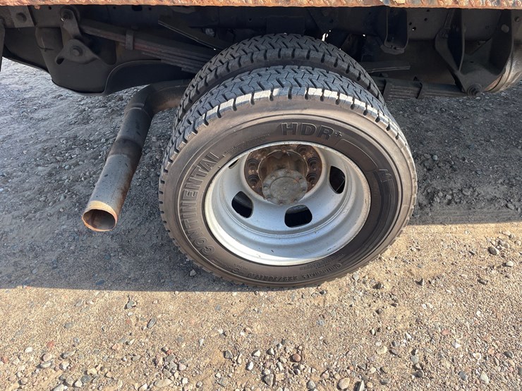 #1485-•-2016-ram-5500-flatbed-truck-(has-mn-salvage-title)-image-11