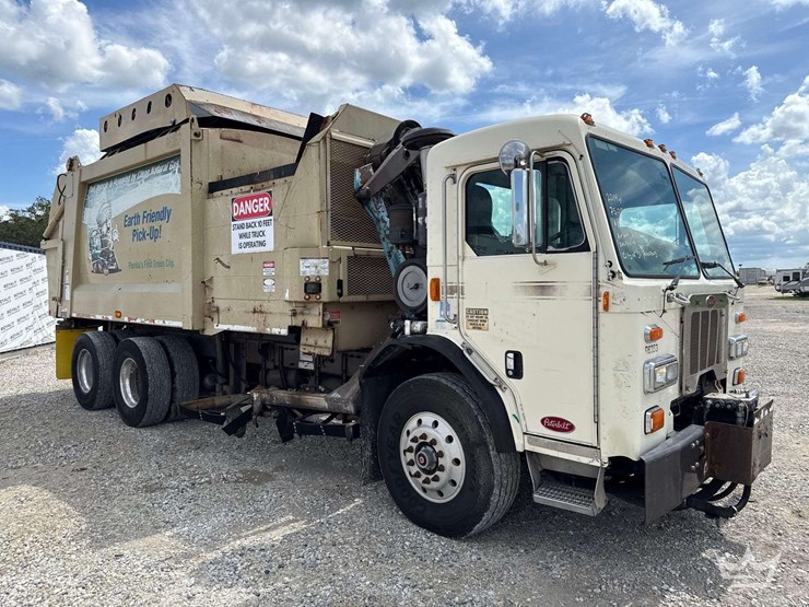 2014-peterbilt-320-image-2