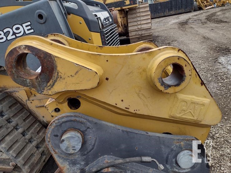 cat-quick-coupler-image-2