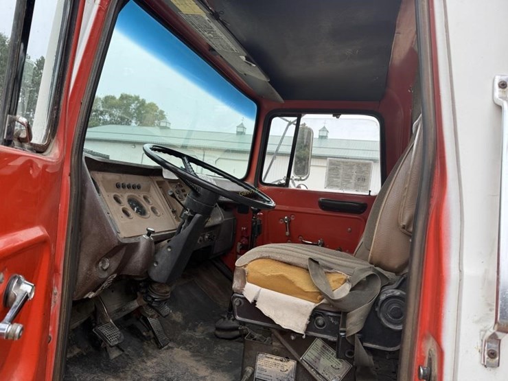 1980-ford-f800-image-7