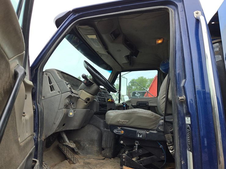 2002-sterling-l9500-image-57