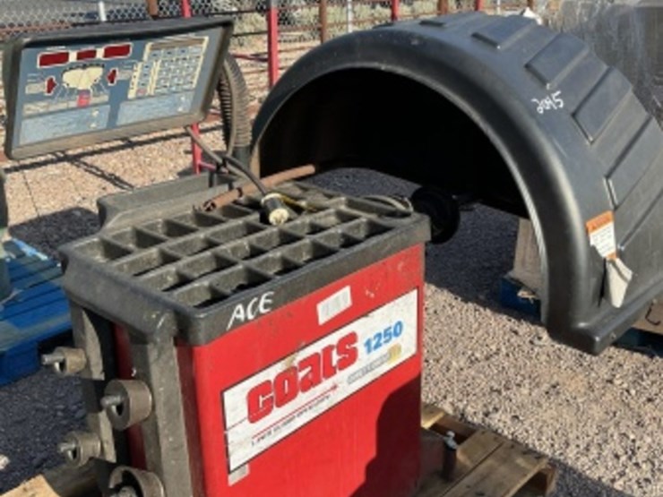 coats-1250-wheel-balancer-image-2