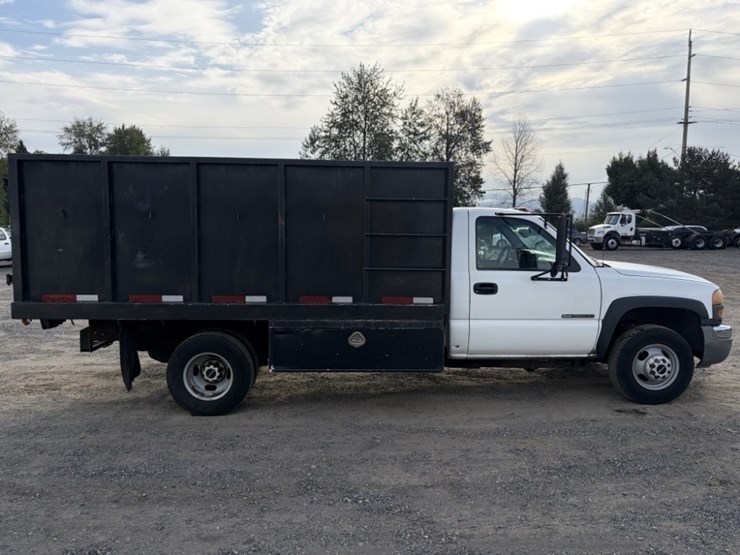 2003-gmc-3500-image-3