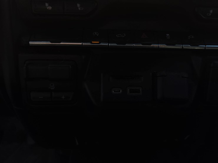 #25370-•-2019-chevrolet-silverado-pickup-truck-image-34
