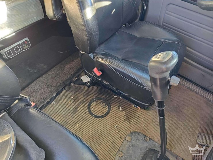 2020-peterbilt-367-image-41