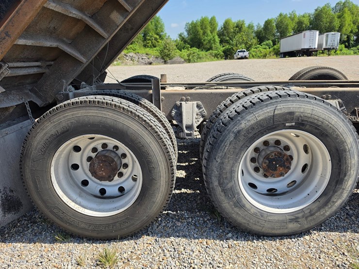 2005-peterbilt-379-image-55