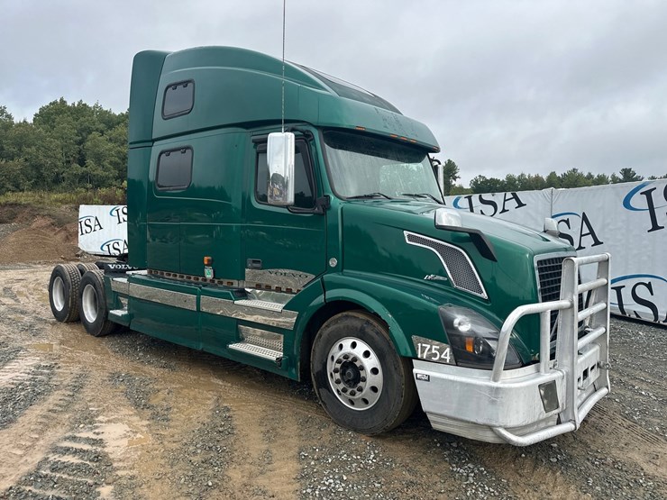 #61464-•-2007-volvo-vnl-sleeper-cab-truck-tractor-image-7