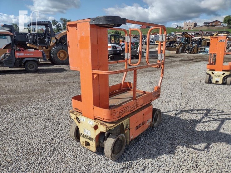 2011-jlg-1230es-image-27