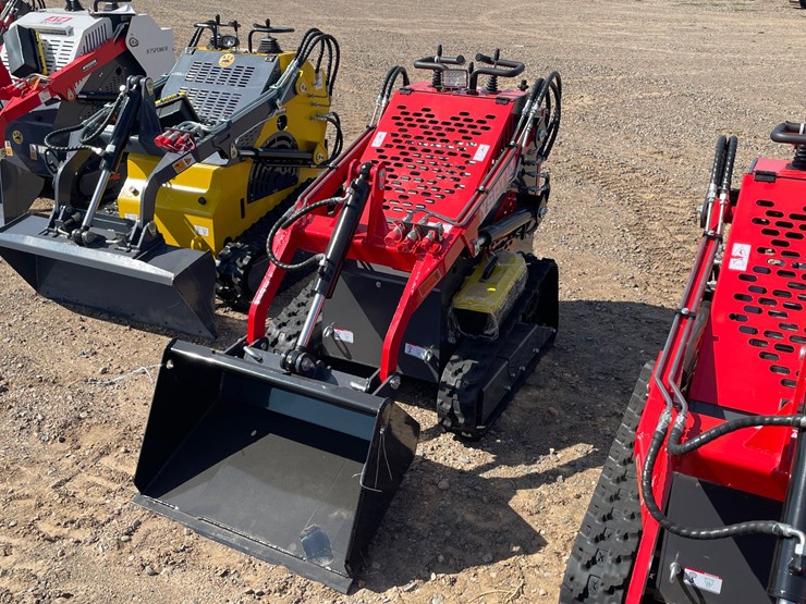 #5503-•-2026-agt-skid-steer-loader-image-3